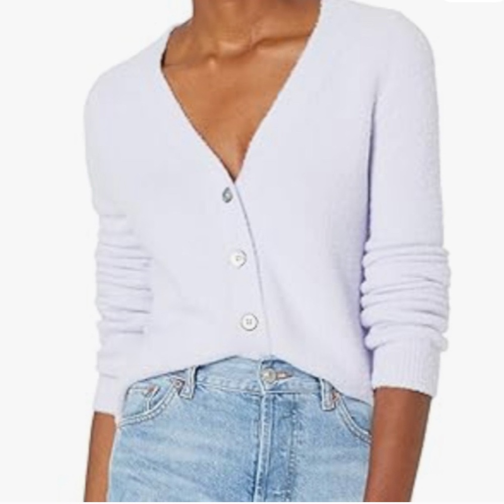Chic White V-Neck Cardigan
